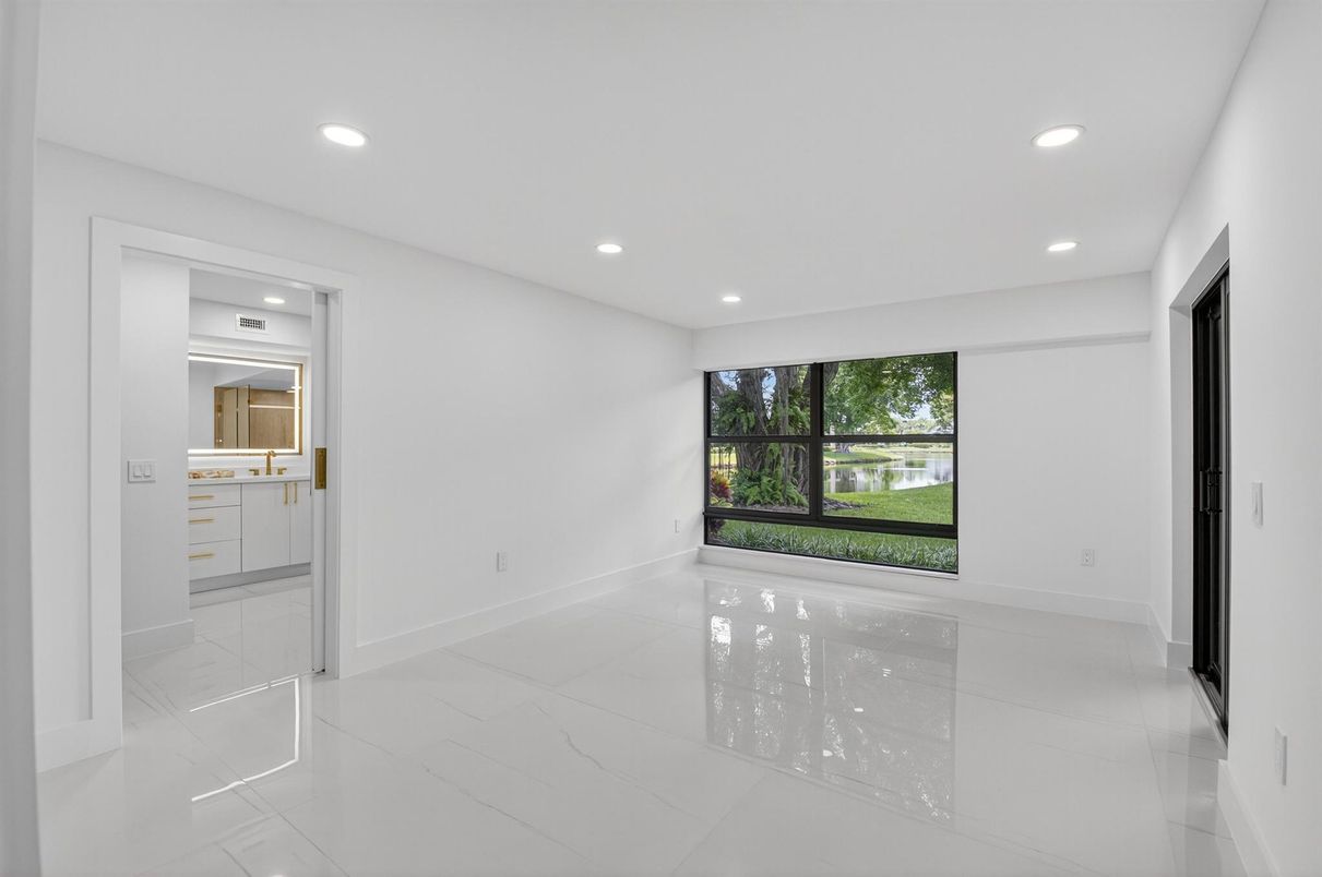 Bathroom, Empty room, Interior, Marble, Recessed Lighting