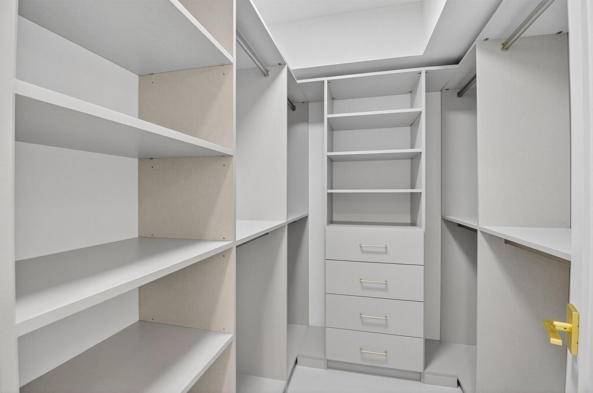 Interior, Walk-in Closets