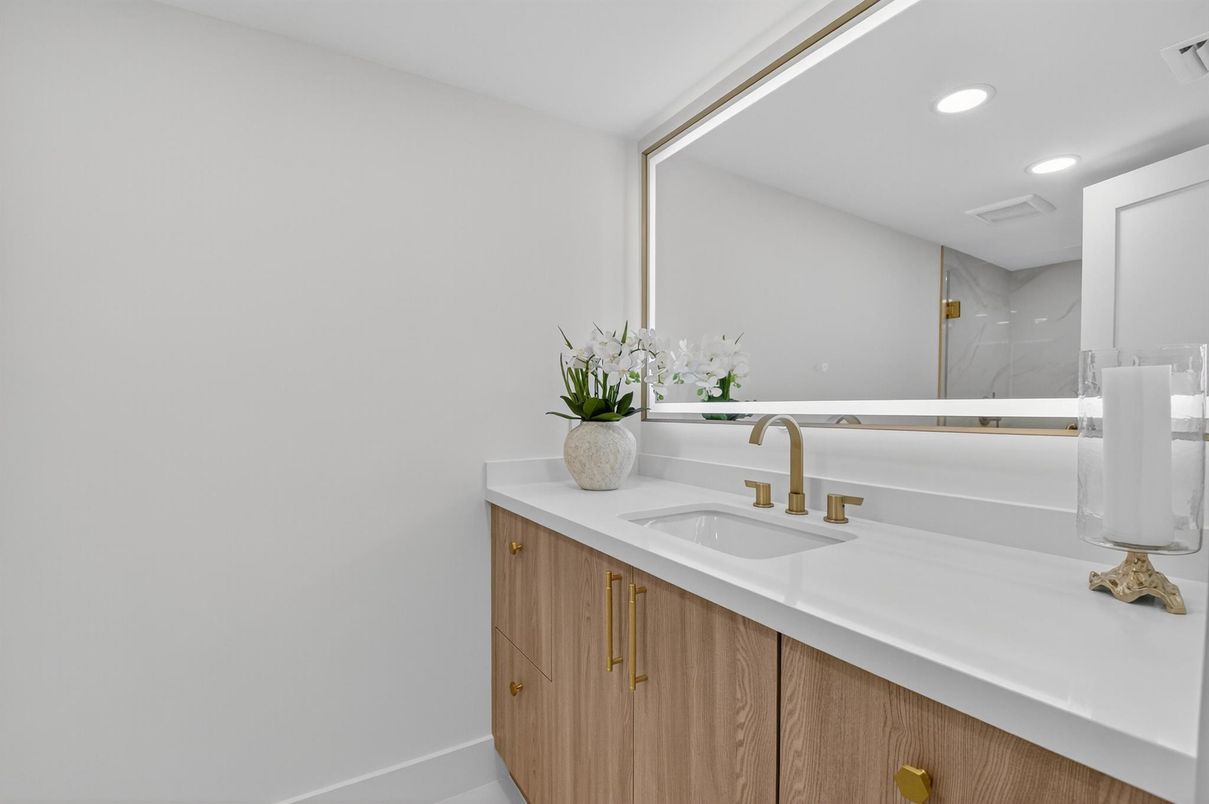 Bathroom, Interior, Marble Walls, Recessed Lighting