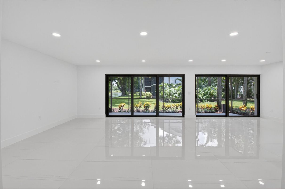 Empty room, Interior, Recessed Lighting