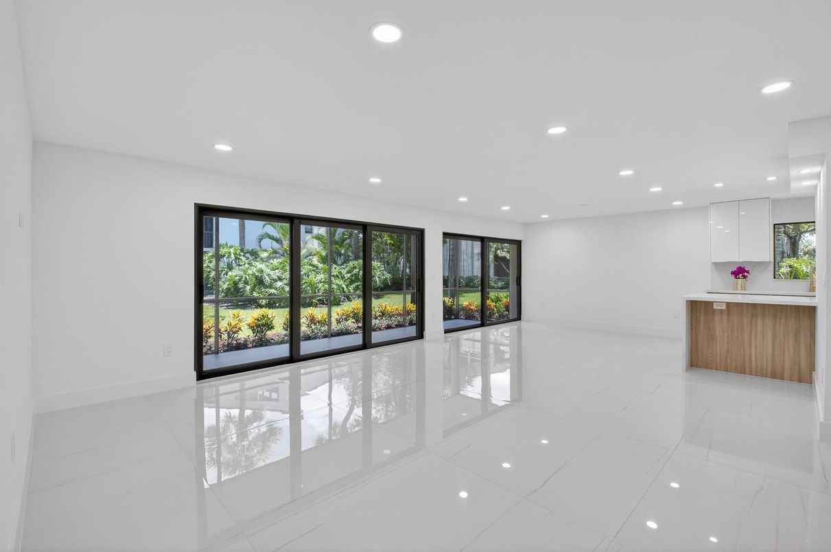 Empty room, Interior, Marble, Recessed Lighting