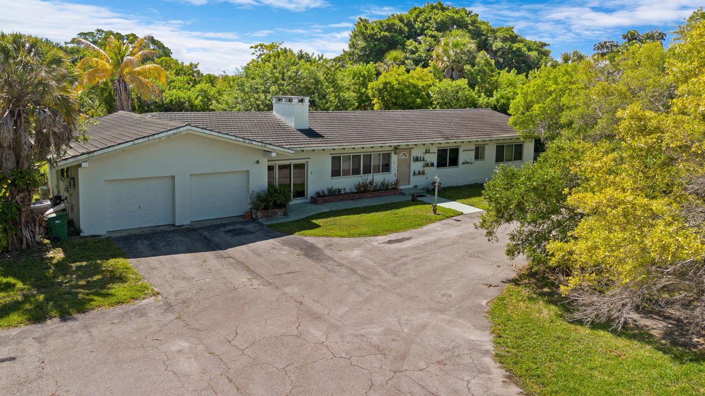 Attached, Exterior, Facade, Ranch