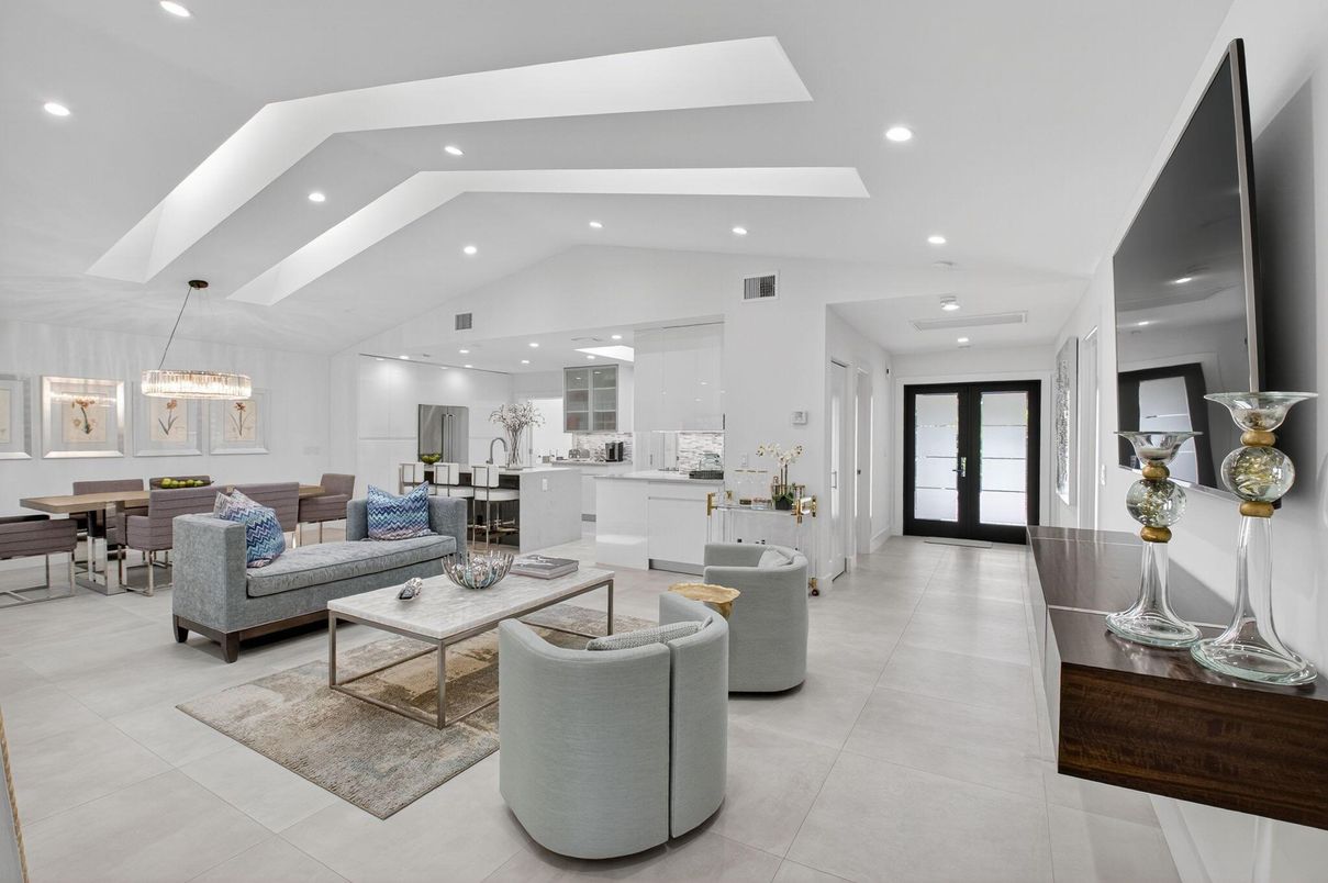 Dining room, Interior, Living room, Pendant Lights, Recessed Lighting
