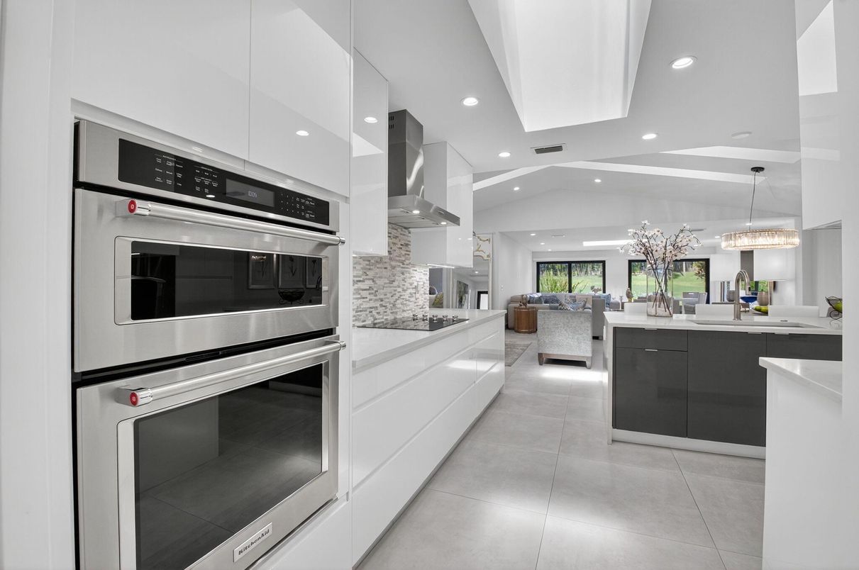 Dining room, Interior, Kitchen, Pendant Lights, Recessed Lighting, Stainless Steel Appliances