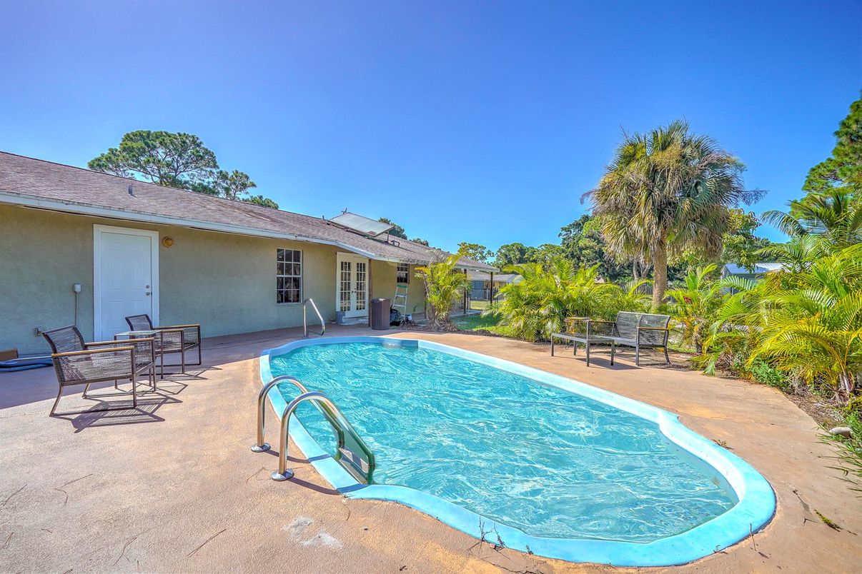 Exterior, Pool