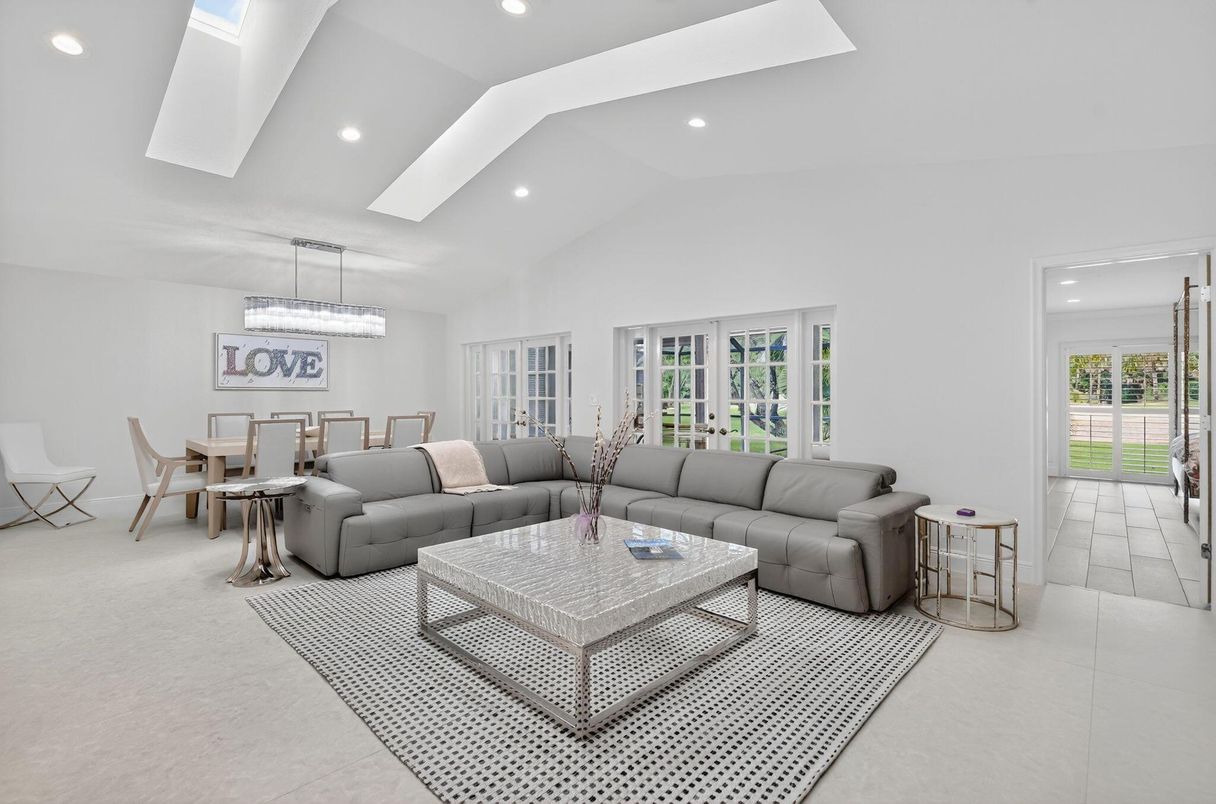 Chandelier, Dining room, Interior, Living room, Recessed Lighting