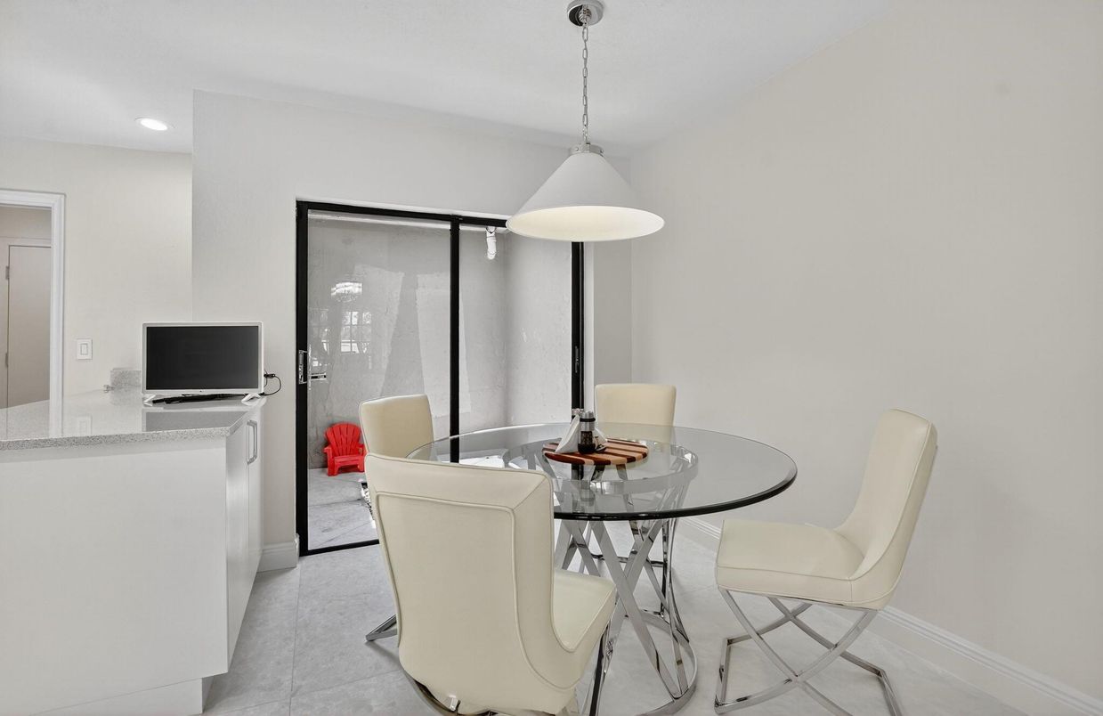 Dining room, Interior, Pendant Lights, Recessed Lighting