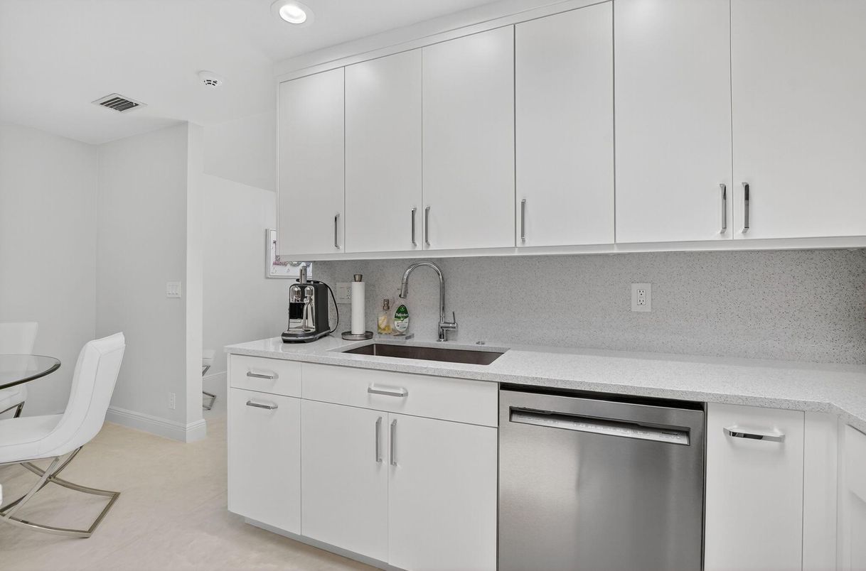 Dining room, Interior, Kitchen, Recessed Lighting