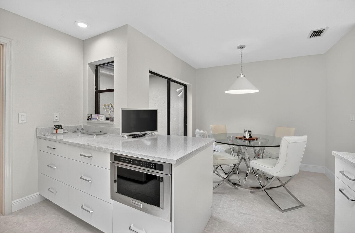 Dining room, Interior, Pendant Lights, Recessed Lighting