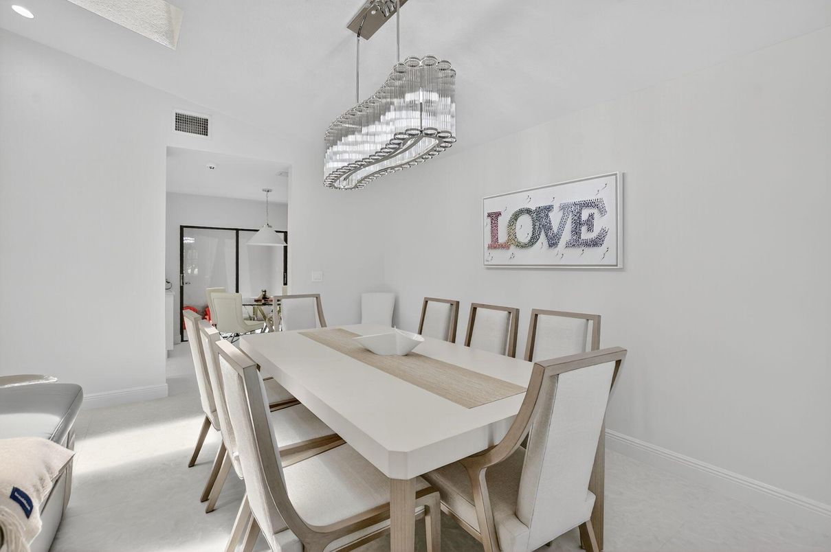 Dining room, Interior, Pendant Lights, Recessed Lighting