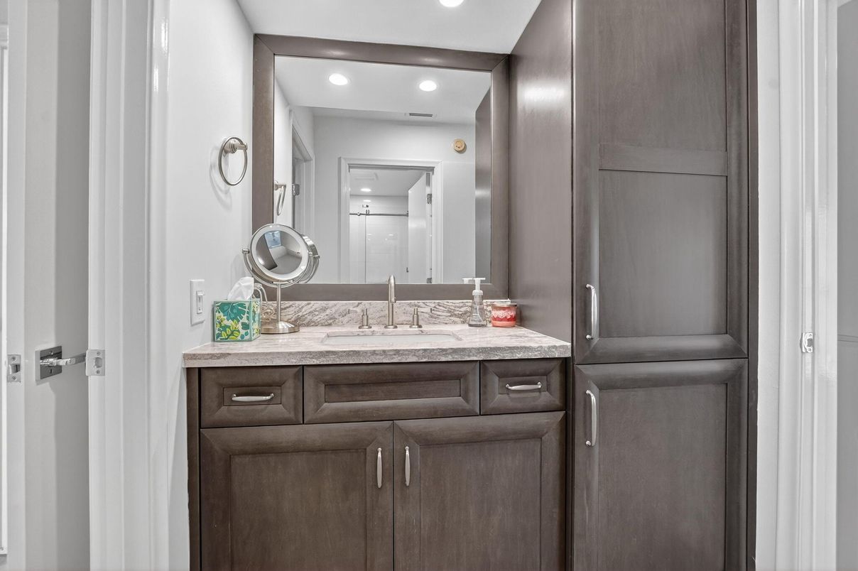 Bathroom, Interior, Recessed Lighting