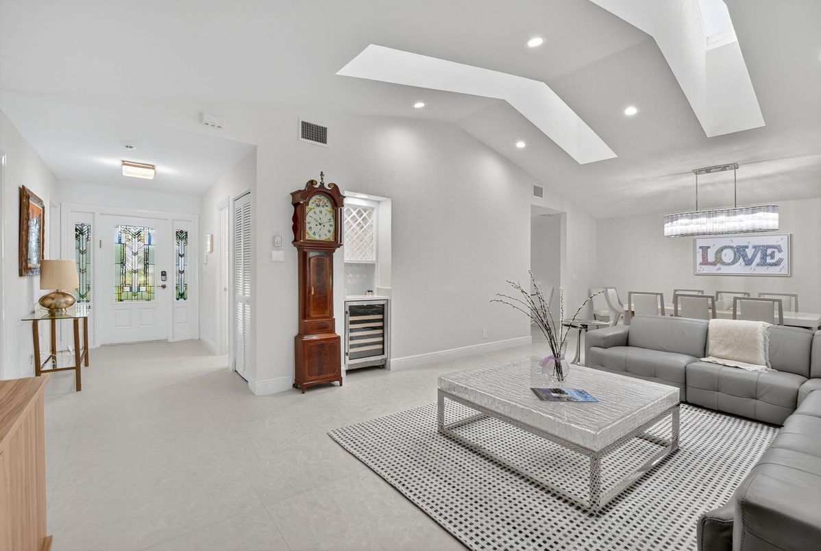 Dining room, Interior, Living room, Pendant Lights, Recessed Lighting