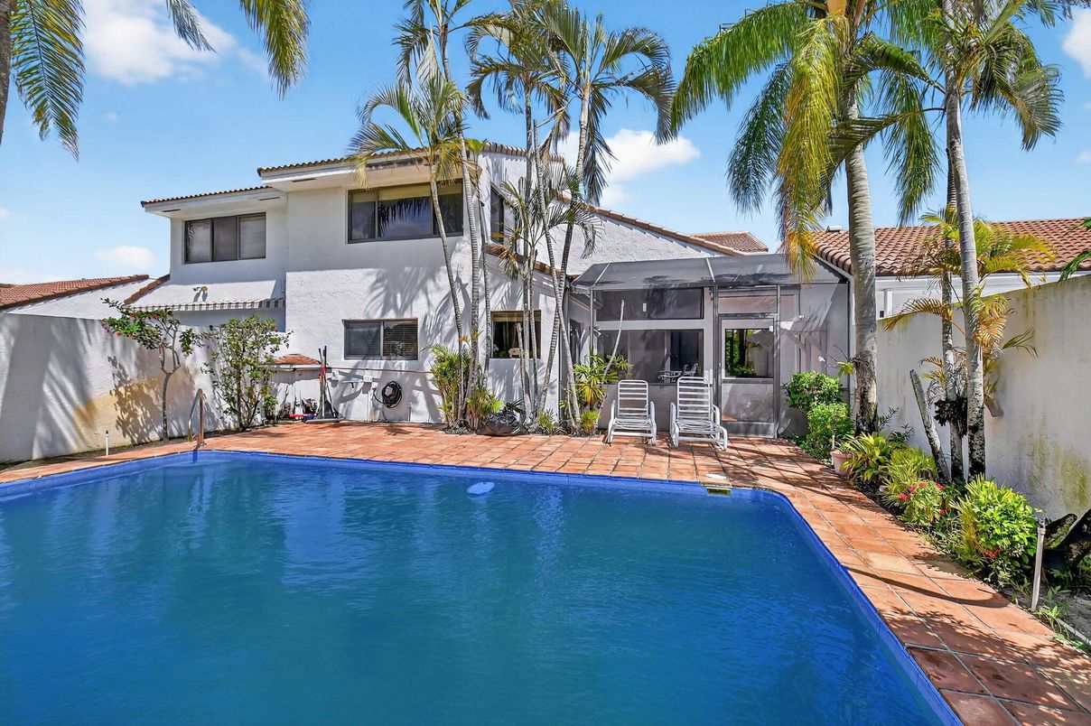 Exterior, Pool