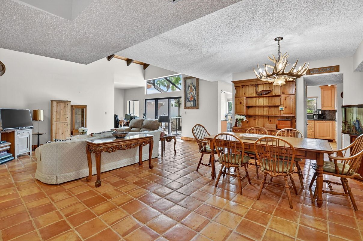 Chandelier, Dining room, Interior, Kitchen, Living room