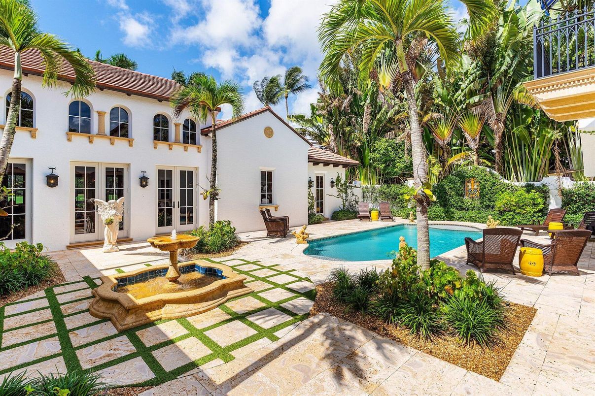 Exterior, Pool