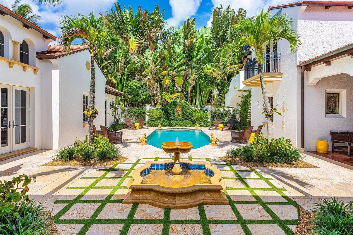 Exterior, Pool