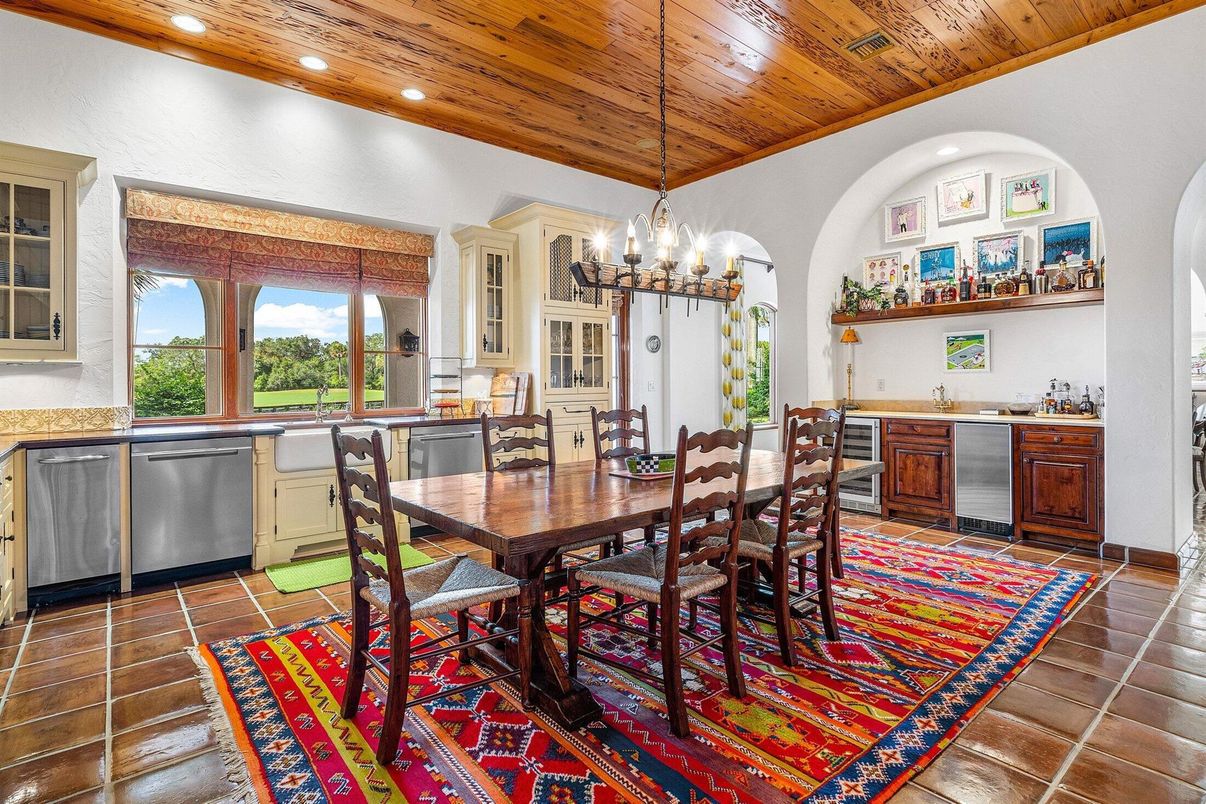 Chandelier, Dining room, Interior, Kitchen, Pendant Lights, Recessed Lighting, Stainless Steel Appliances, Wooden Ceilings