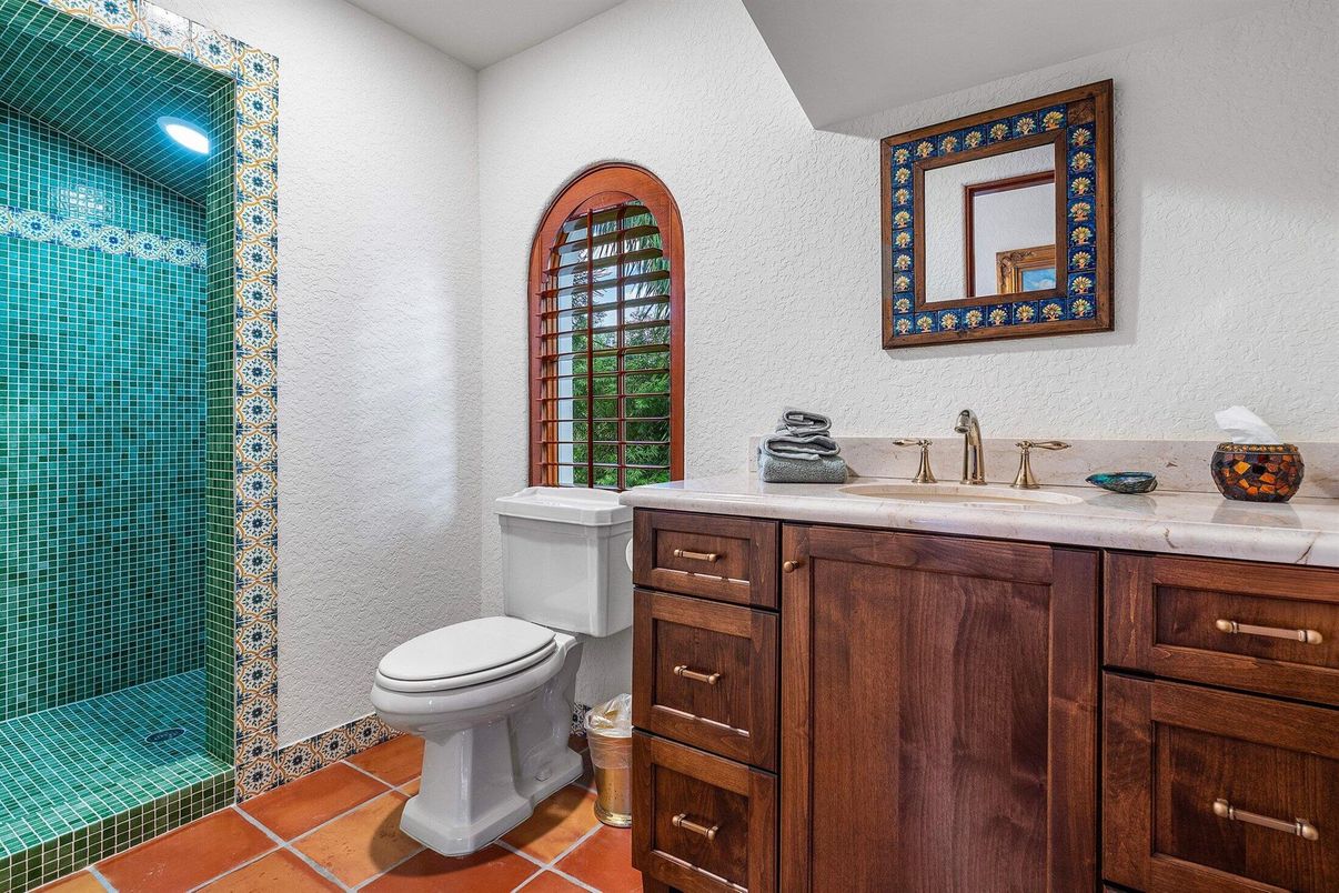 Bathroom, Interior, Recessed Lighting, Tile Countertops