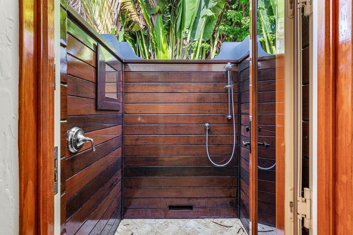 Bathroom, Exterior