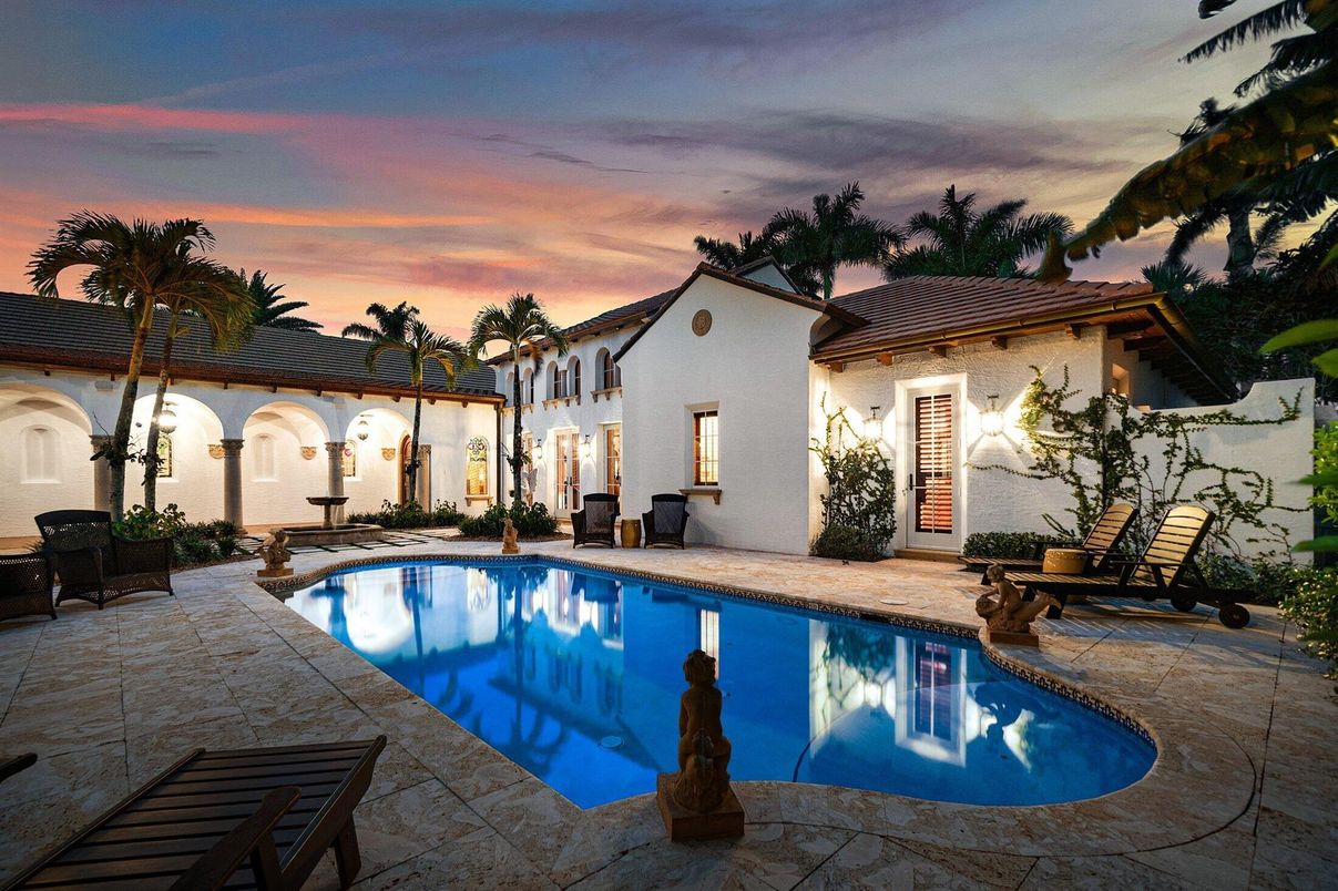 Exterior, Pool
