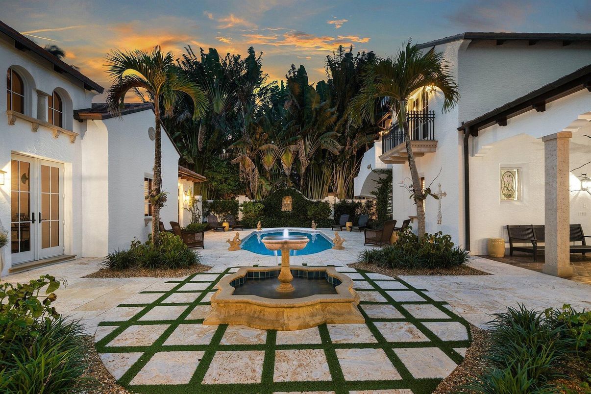 Exterior, Pool