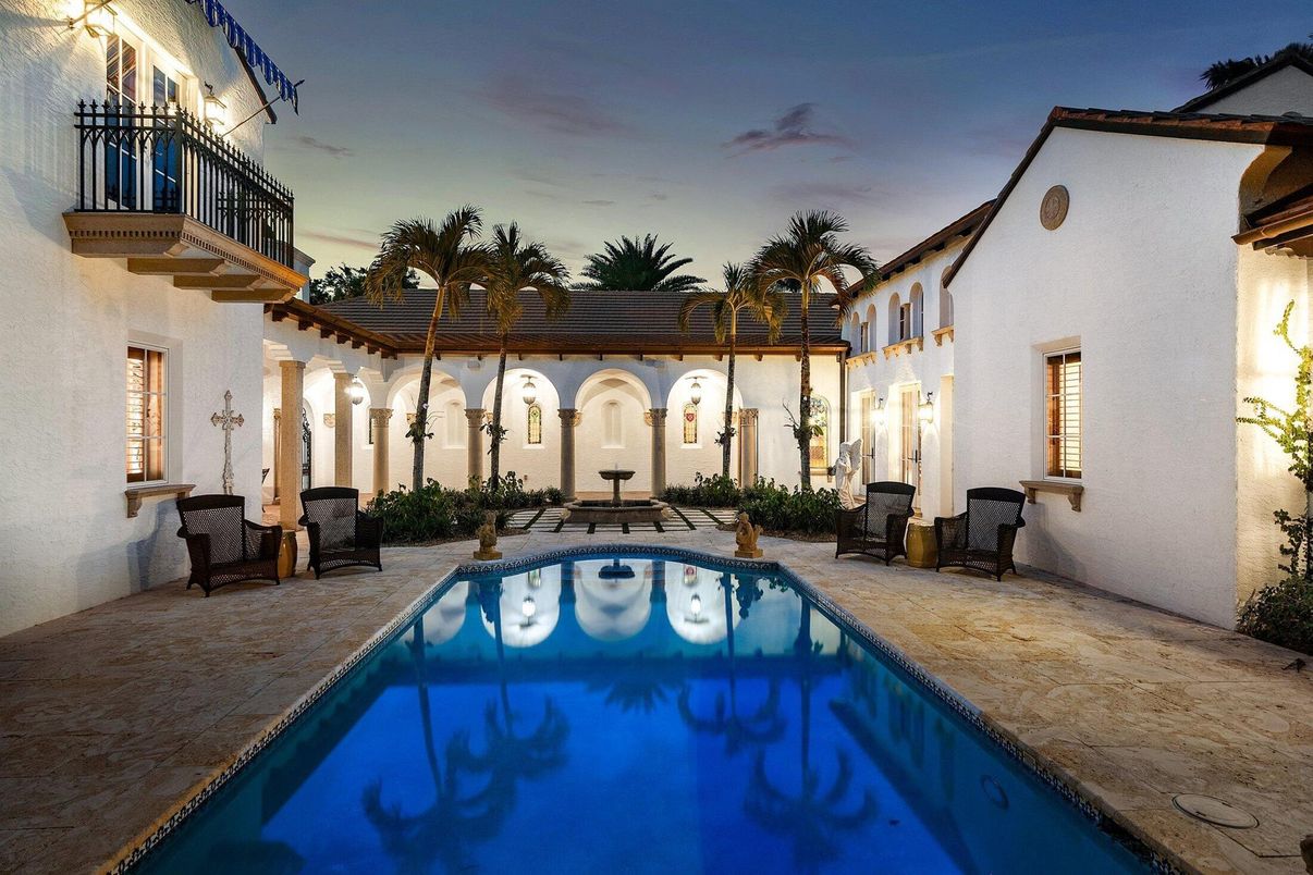 Exterior, Pool