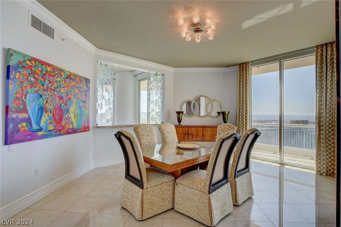 Dining room, Interior