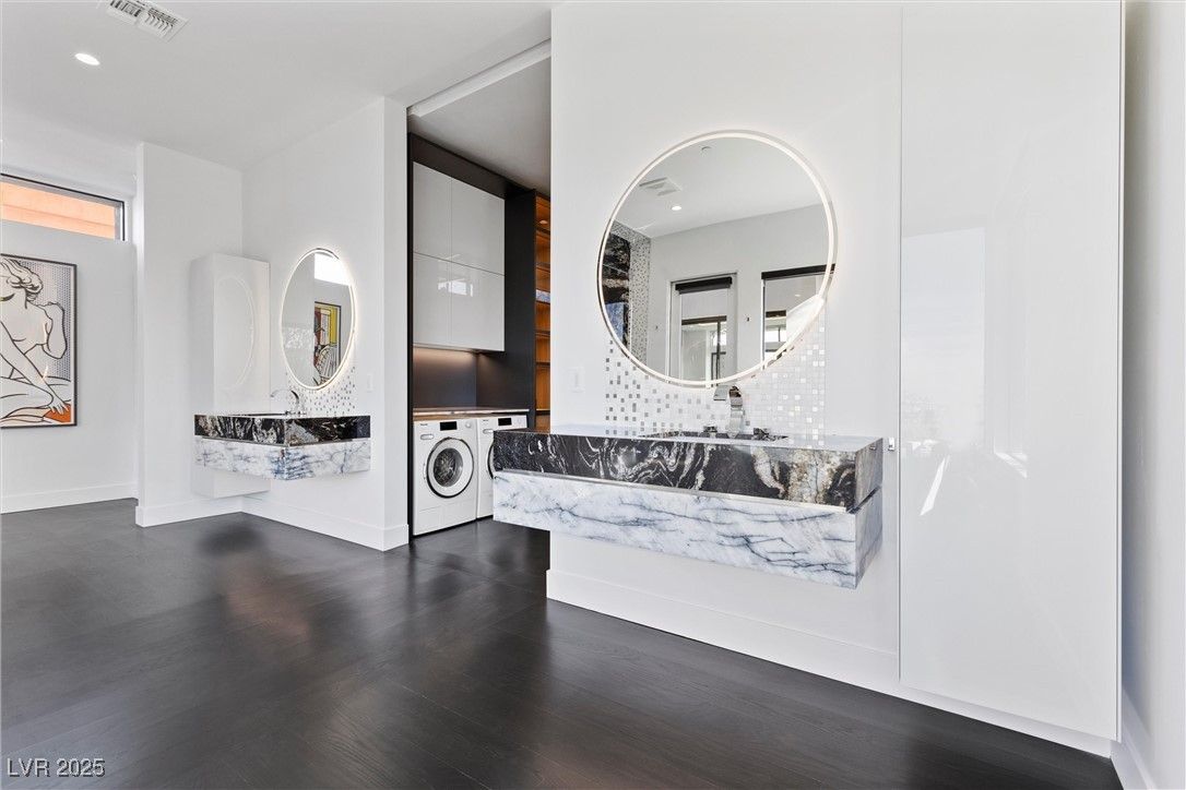 Interior, Recessed Lighting, Washer, Wood Texture Flooring