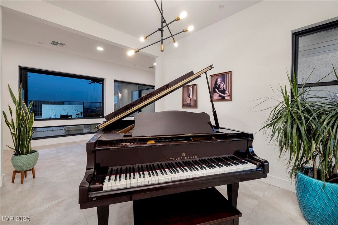 Interior, Pendant Lights, Piano, Recessed Lighting