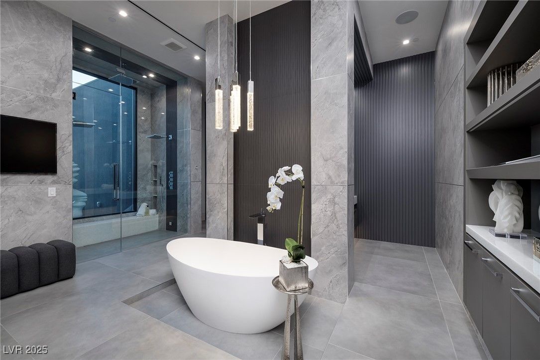 Bathroom, Free Standing Baths, Glass Shower, Interior, Pendant Lights, Recessed Lighting