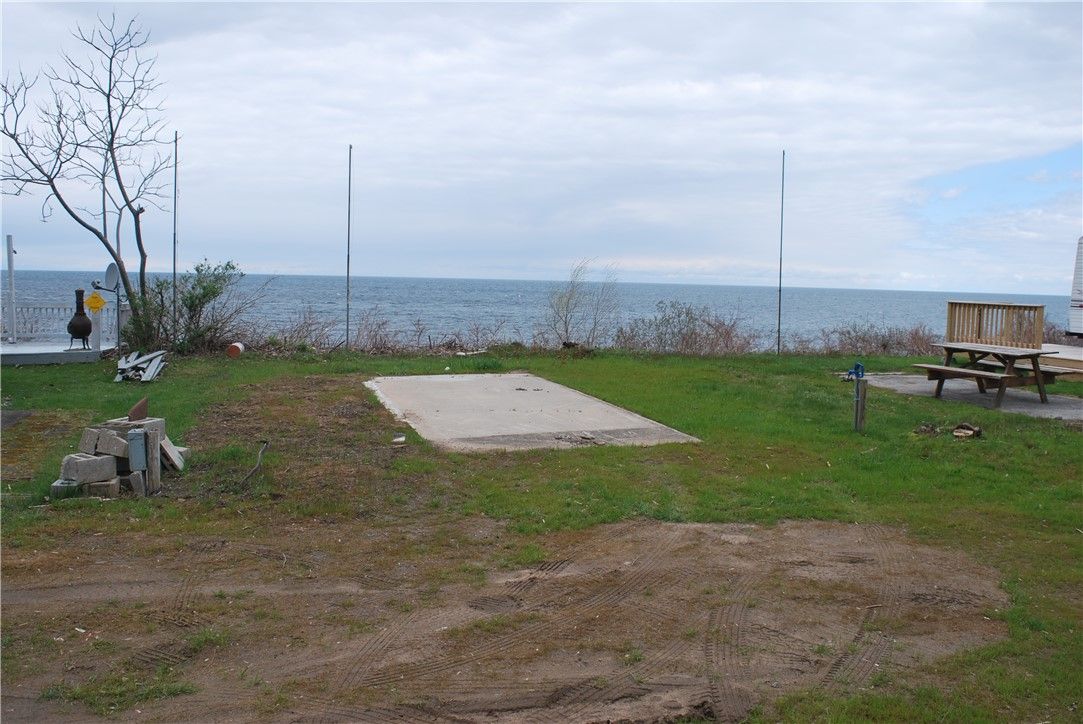 Exterior, Lake