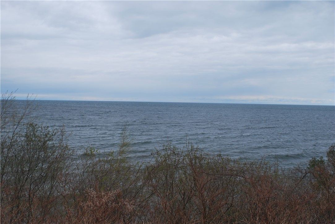 Exterior, Lake