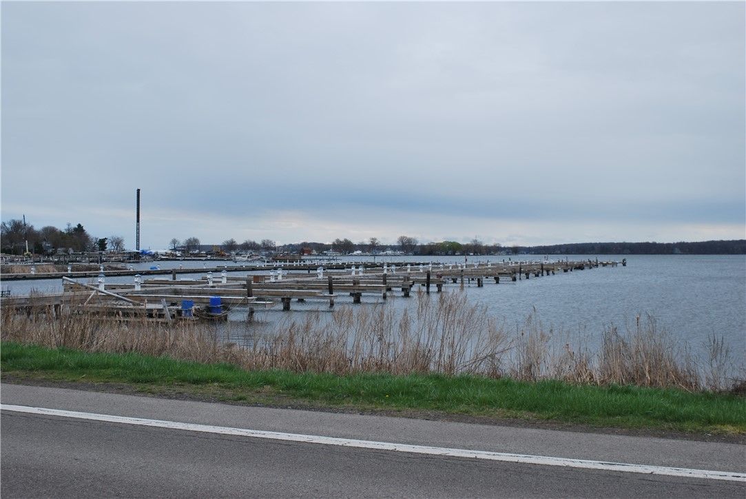 Exterior, Lake