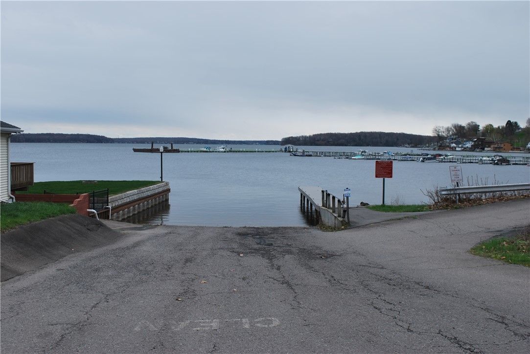 Exterior, Lake