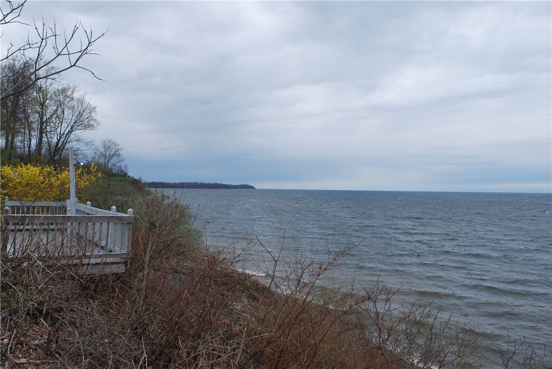 Exterior, Lake