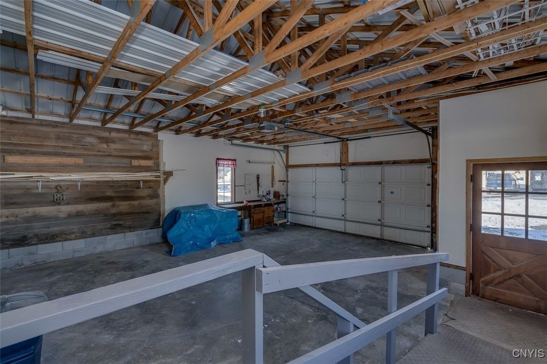 Garage, Interior, Wooden Beams