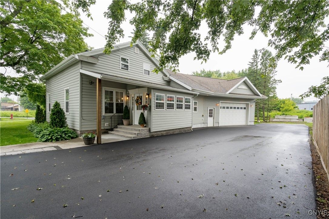Attached, Exterior, Facade, Ranch