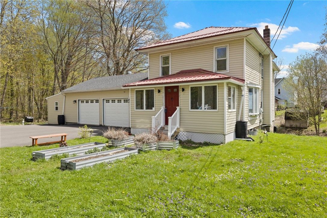 Attached, Exterior, Facade, American Foursquare