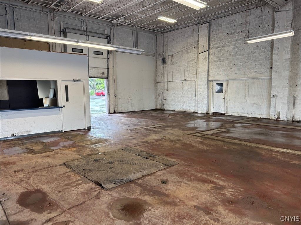 Garage, Interior, Stone Walls