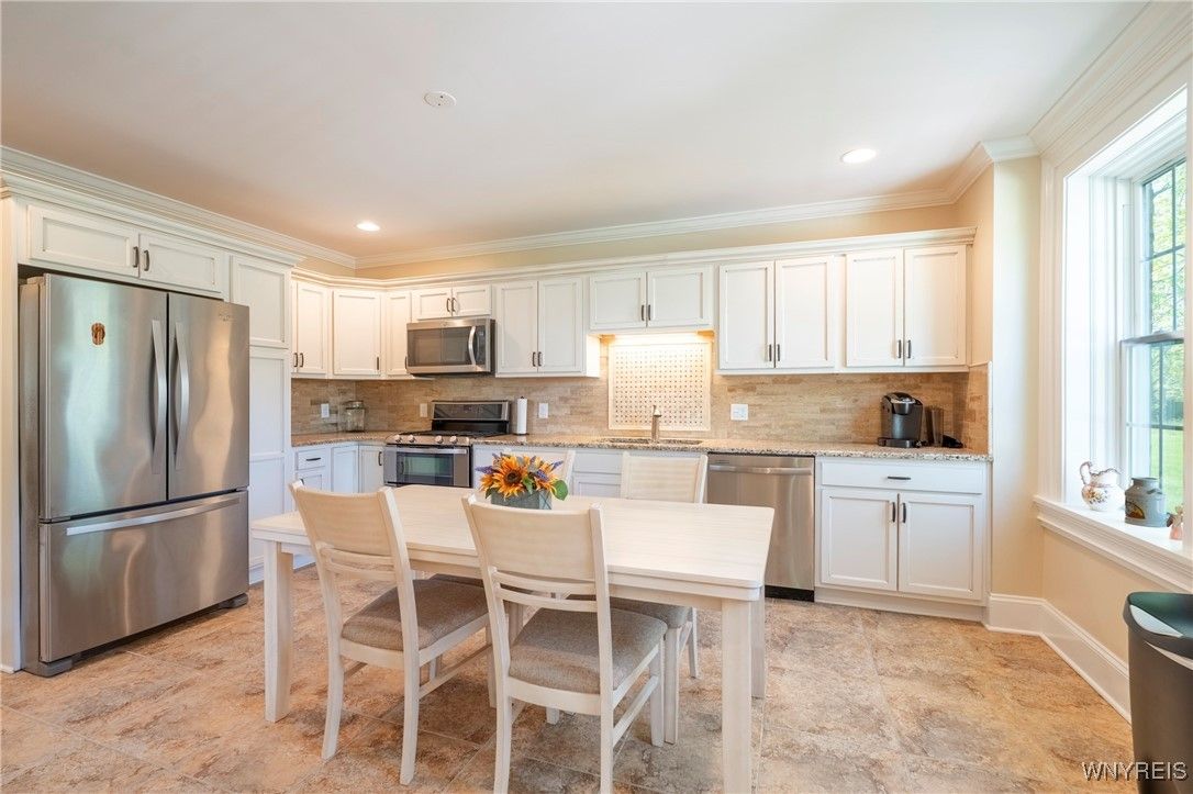 Dining room, Interior, Kitchen, Recessed Lighting, Stainless Steel Appliances
