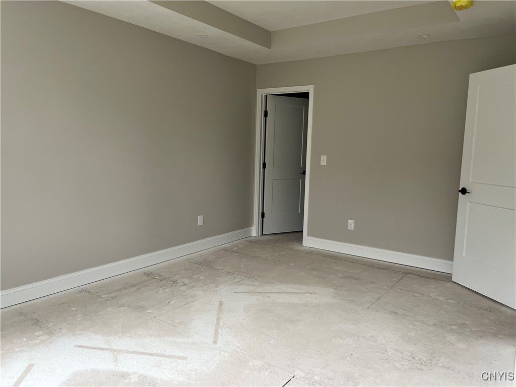 Empty room, Interior