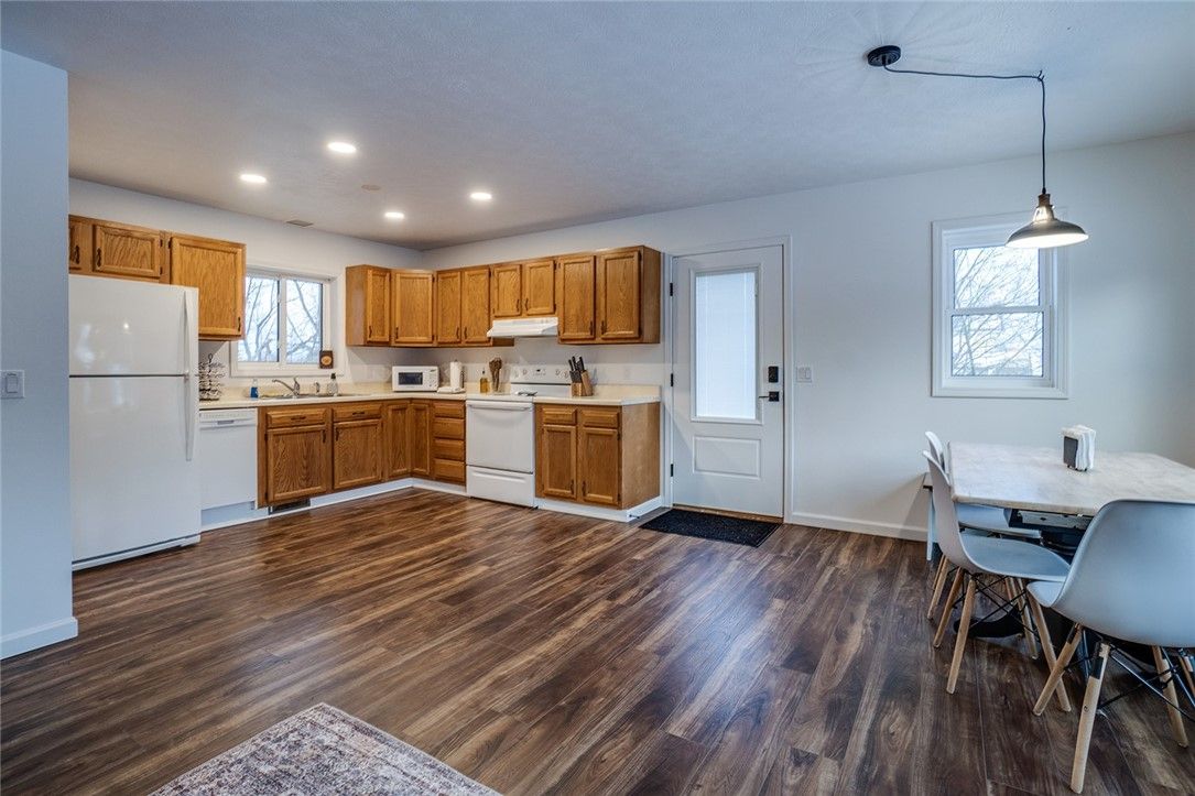 Dining room, Interior, Kitchen, Pendant Lights, Recessed Lighting, Wood Texture Flooring