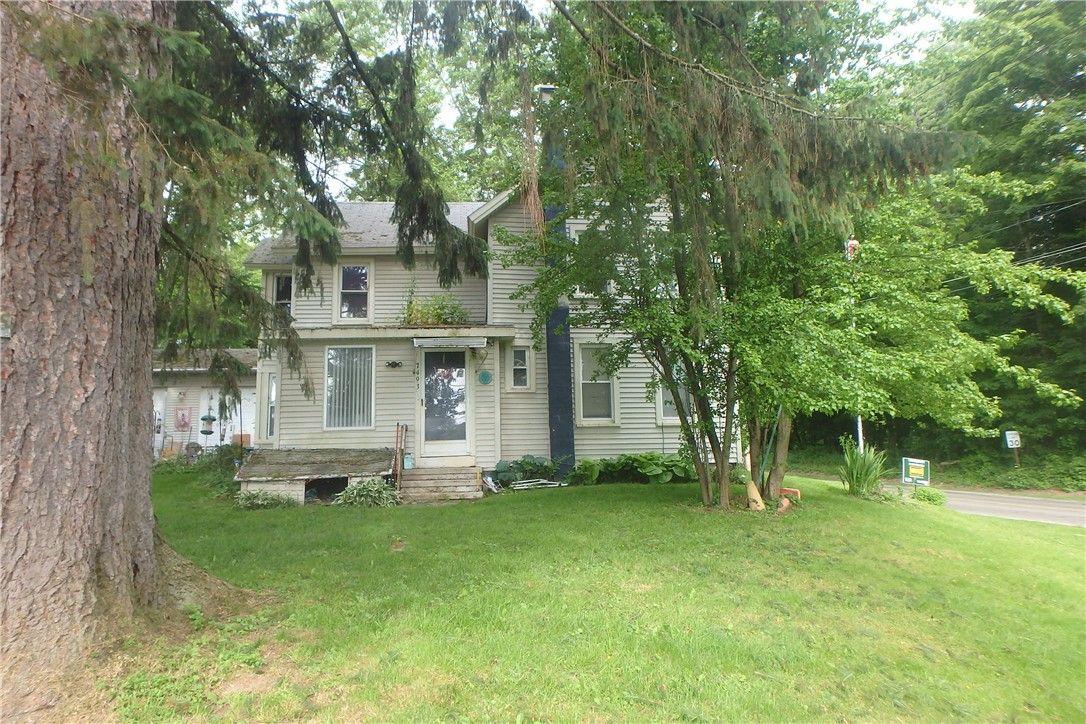 Backyard, Exterior, Facade, Queen Anne Victorian