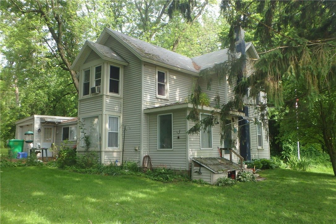 Backyard, Exterior, Facade, Queen Anne Victorian