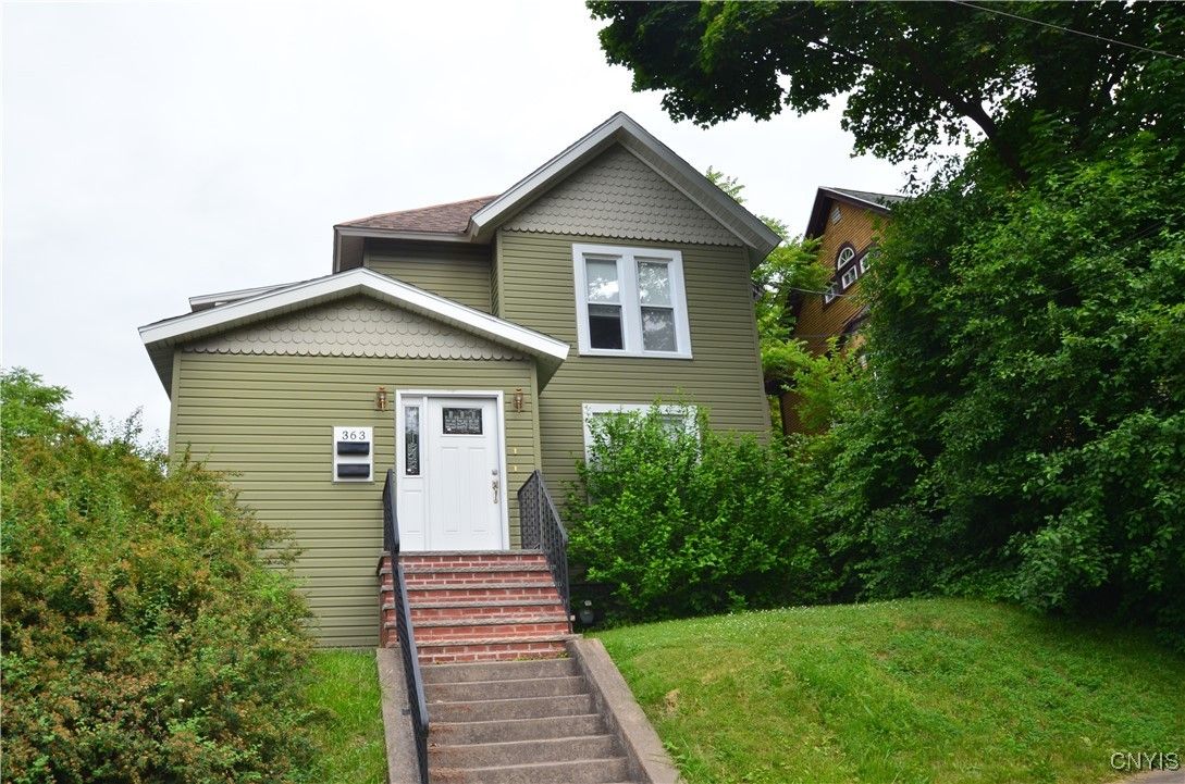 Exterior, Facade, Queen Anne Victorian