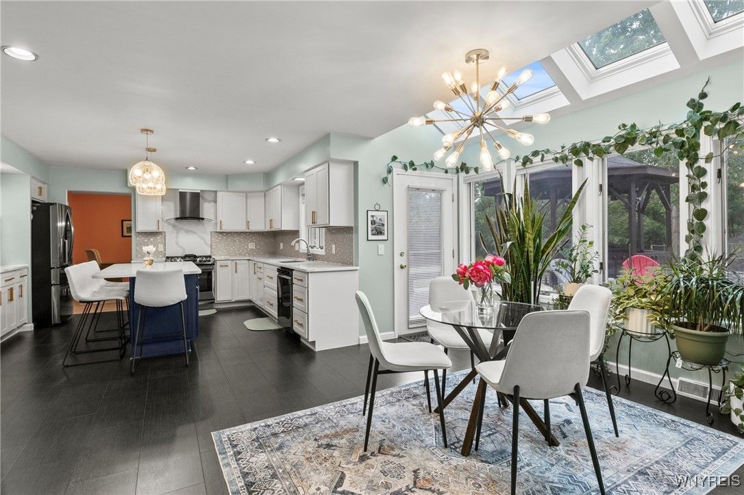 Dining room, Interior, Kitchen, Pendant Lights, Recessed Lighting, Wood Texture Flooring