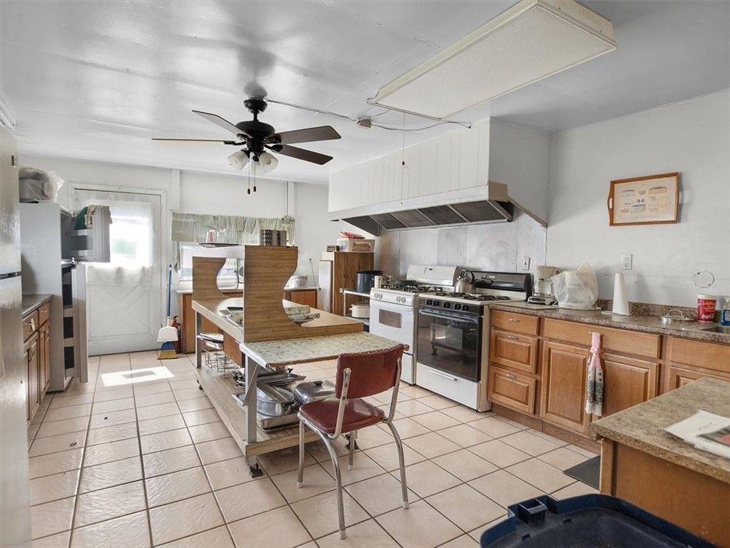 Dining room, Interior, Kitchen, Stainless Steel Appliances