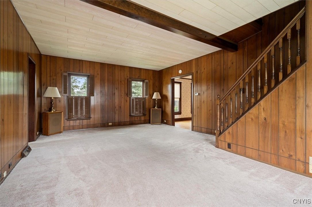 Empty room, Interior, Wooden Beams, Wooden Walls