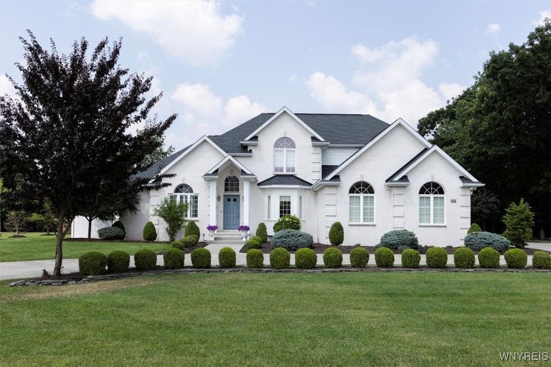 Exterior, Facade, Farmhouse
