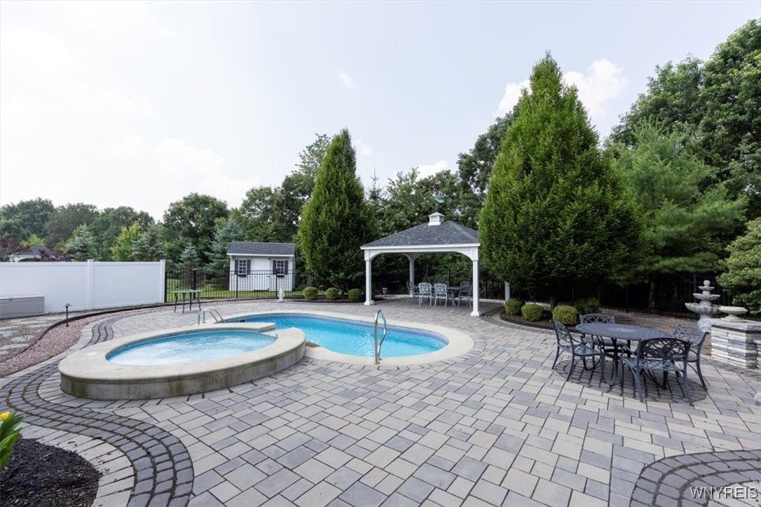 Exterior, Pool